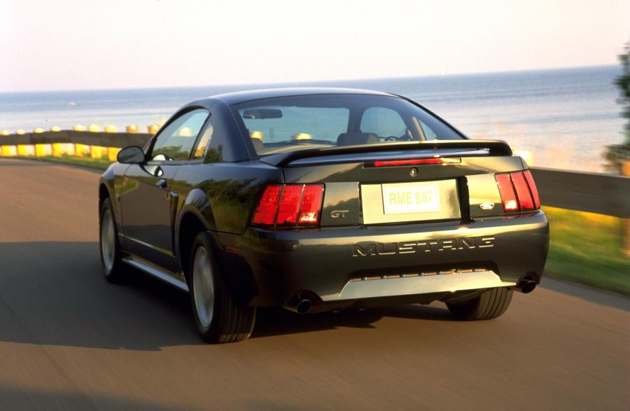  Ford Mustang GT Coupe 1999 года  (фото 6 из 10)